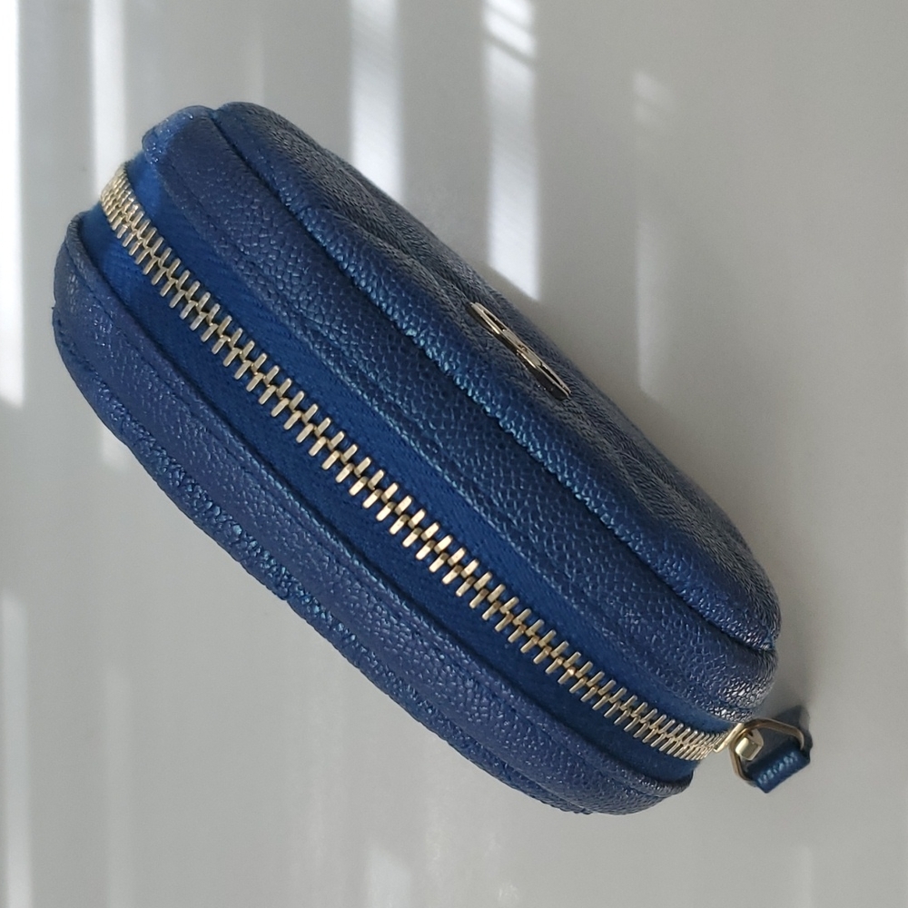 Chanel 19S Iridescent Blue Round Coin Pouch - Picture 4 of 11